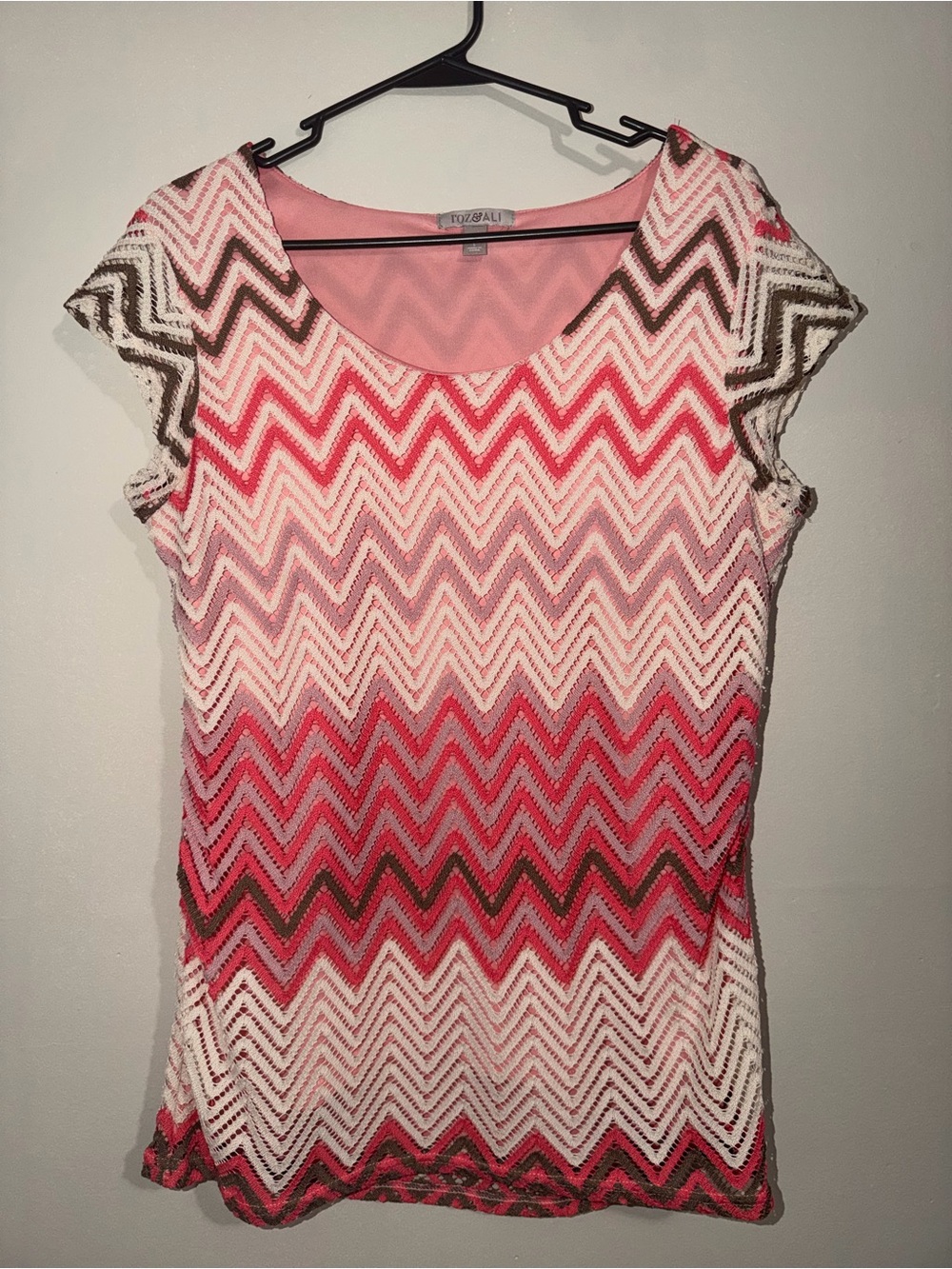 Roz & Ali Women’s Large Pink Chevron Crochet Lace Short Sleeve Top